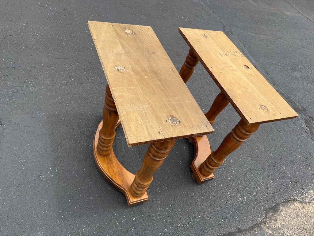 Traditional Style Round Pedestal Dining Table with Four Chairs - 3