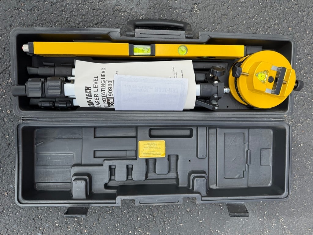 CEN-TECH 16" Laser Level with 360° Rotating Leveling Head, Model 90980 - 2