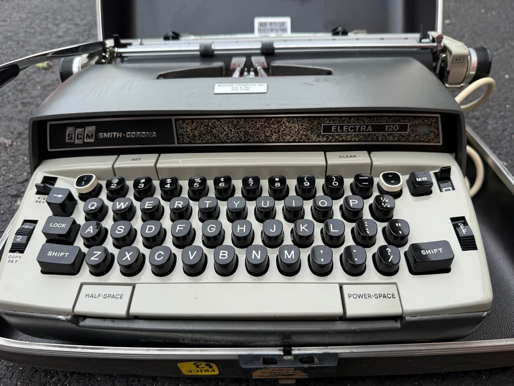 Smith-Corona Electra 120 Electric Typewriter - 2