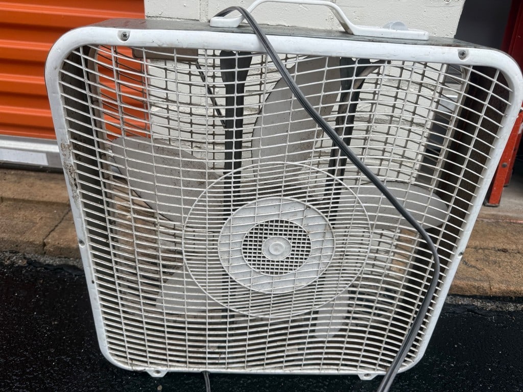 AeroSpeed Vintage Box Fan - 2
