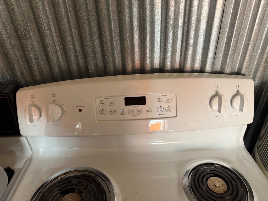 GE White Electric Freestanding Range Oven - 2