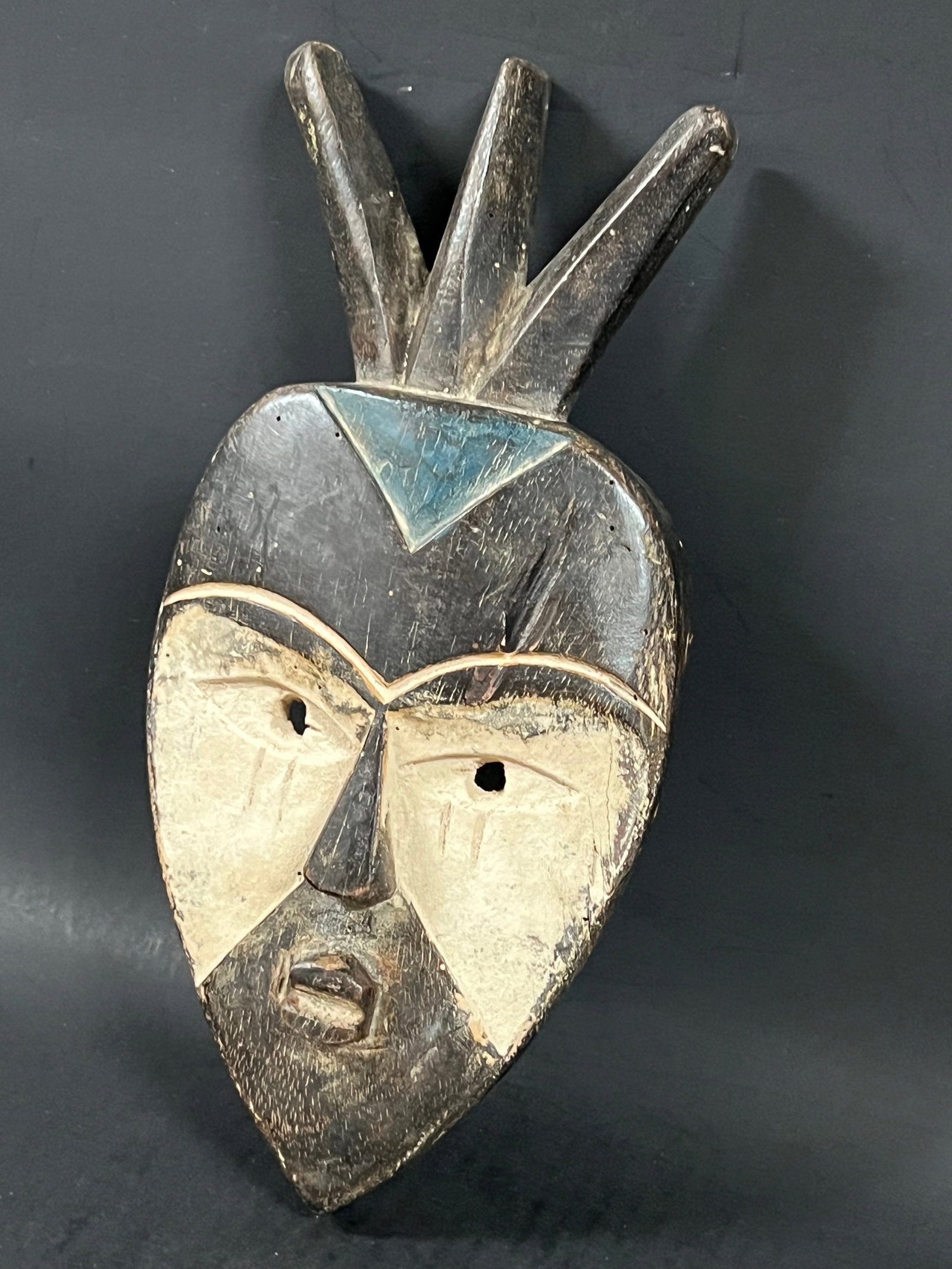 African Tribal Art Carved Wood Vuvi Maskl - 2