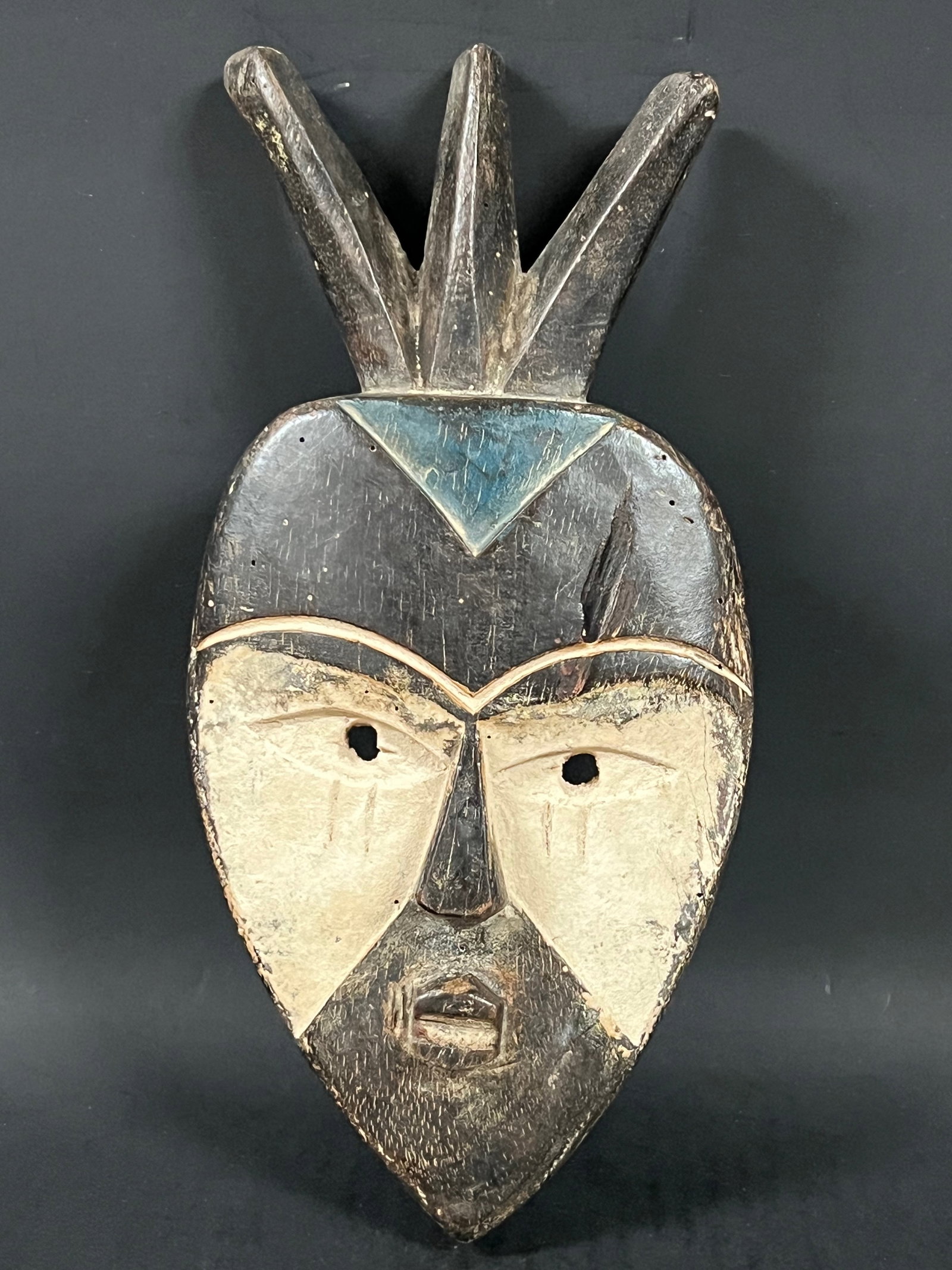African Tribal Art Carved Wood Vuvi Maskl - 4