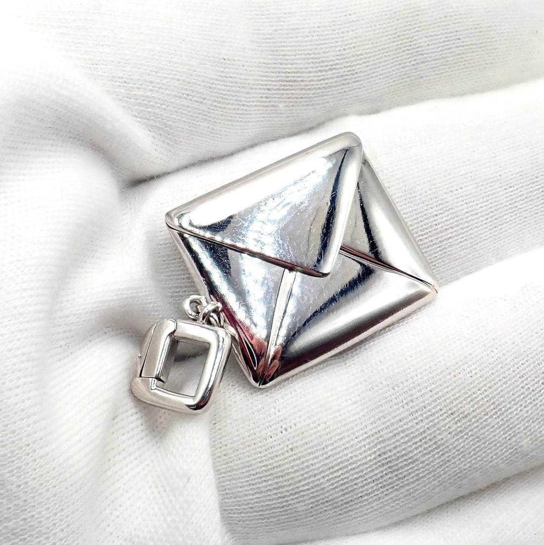 Rare! Louis Vuitton LV 18k White Gold Opening Envelope Letter Charm Pendant - 2