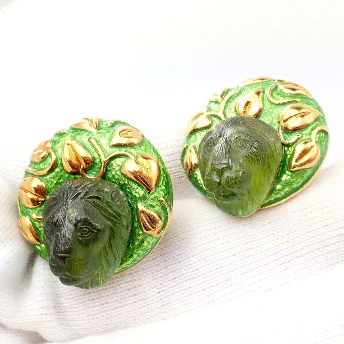 Elizabeth Gage 18k Yellow Gold Carved Green Tourmaline Enamel Lion Earrings - 4