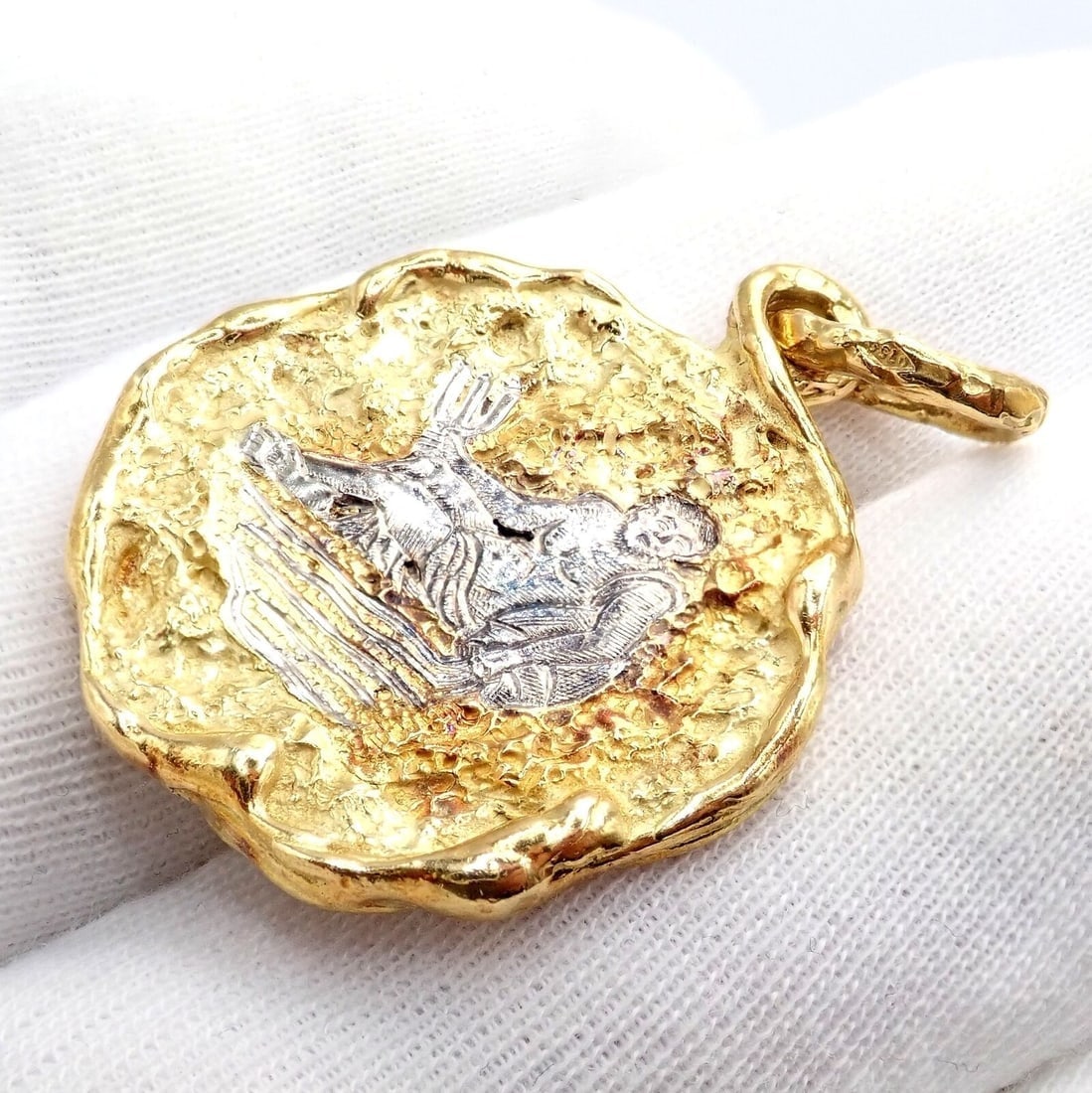 Rare! Vintage Chaumet Paris 18k Yellow Gold Zodiac Aquarius Pendant Medallion - 7
