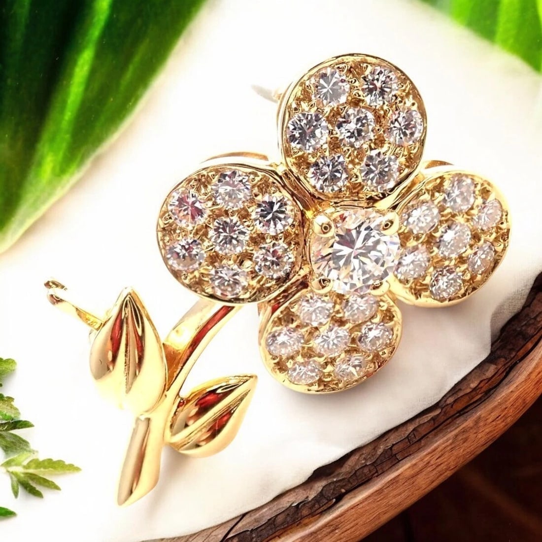 Rare! Authentic Van Cleef & Arpels Diamond 18k Yellow Gold Flower Pin Brooch - 2