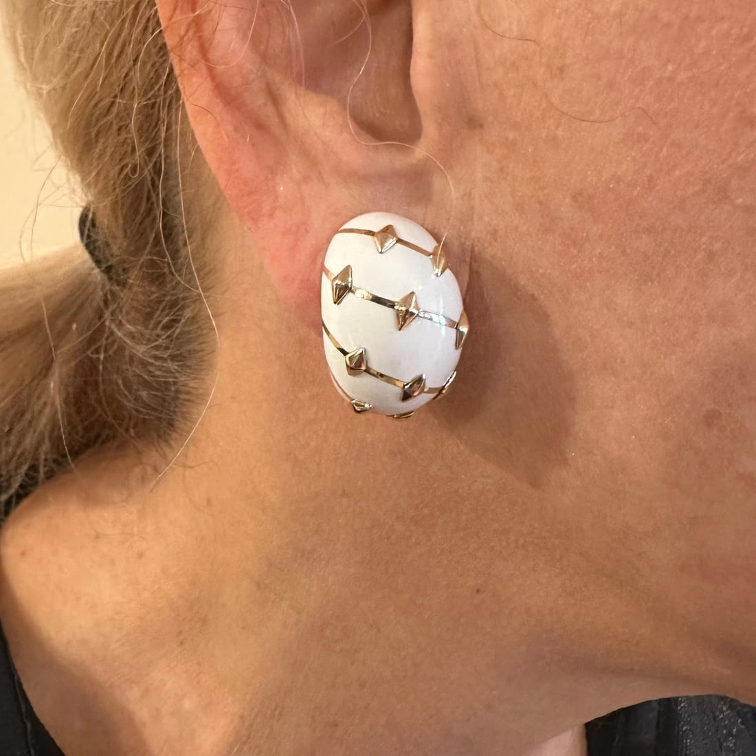 Tiffany & Co Schlumberger Dot Losange 18k Yellow Gold White Enamel Hoop Earrings - 3