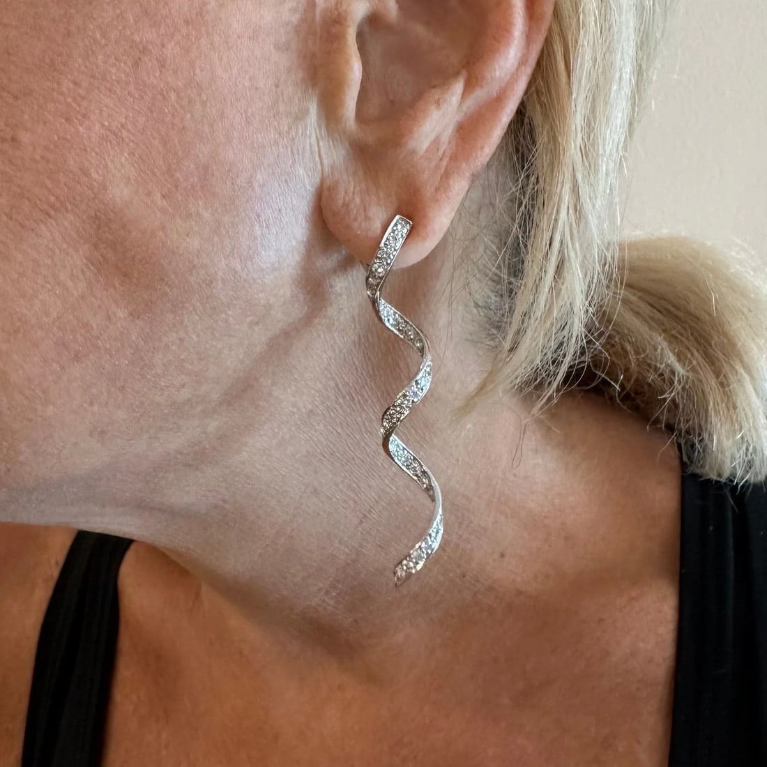 Authentic! Harry Winston Platinum Diamond Twisted Long Hanging Drop Earrings - 12
