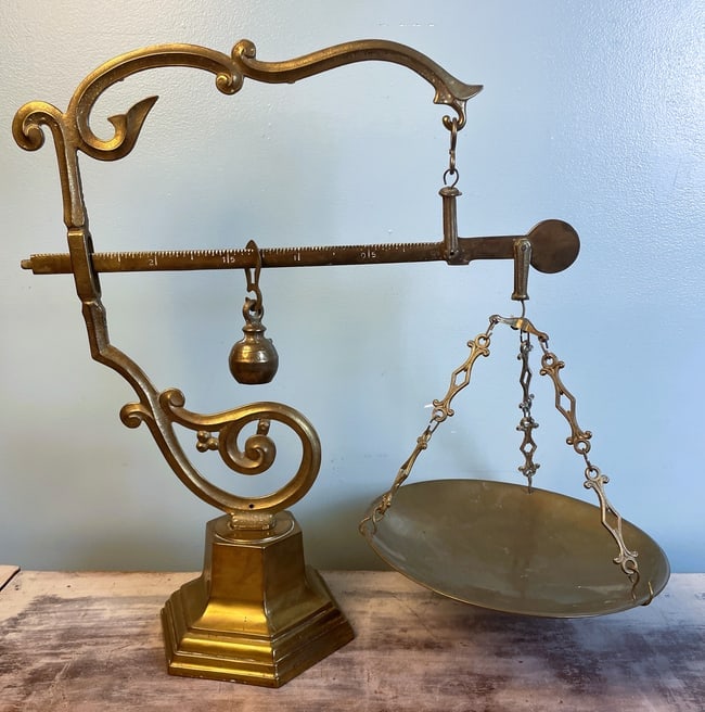 Antique Tuscan Brass Balance Scale with Decorative Pan & Weights, c. Late 19th-Early 20th Century - 7