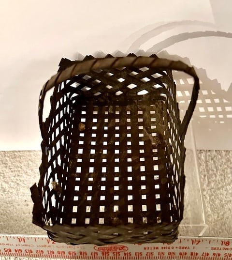 Small Tin 10th Anniversary Basket - 3