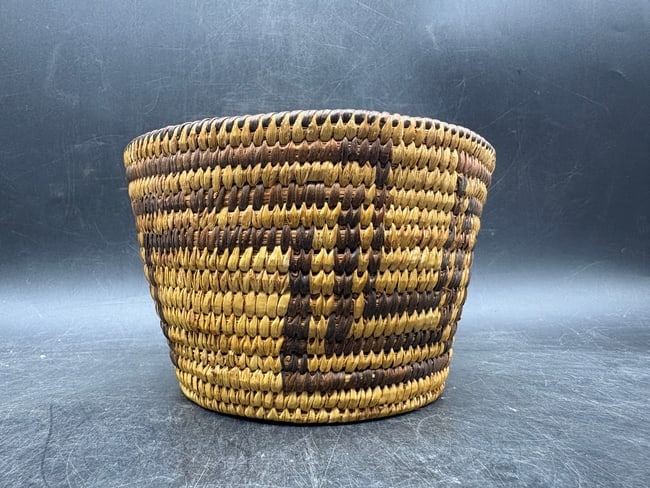 Early 20th Century Pima Native American Coiled Basket with Geometric Design - 4