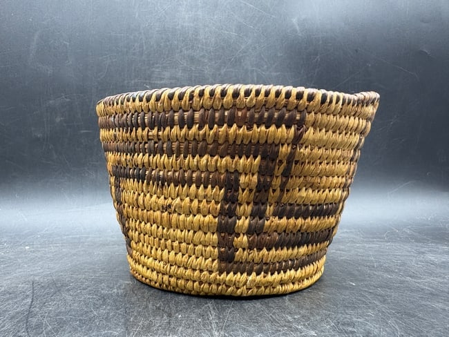 Early 20th Century Pima Native American Coiled Basket with Geometric Design - 5