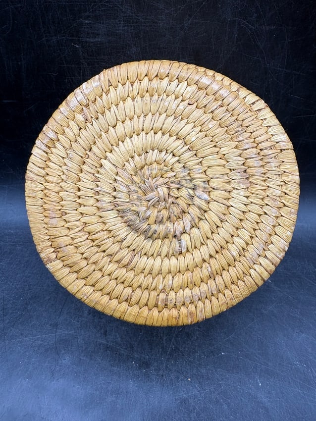 Early 20th Century Pima Native American Coiled Basket with Geometric Design - 8