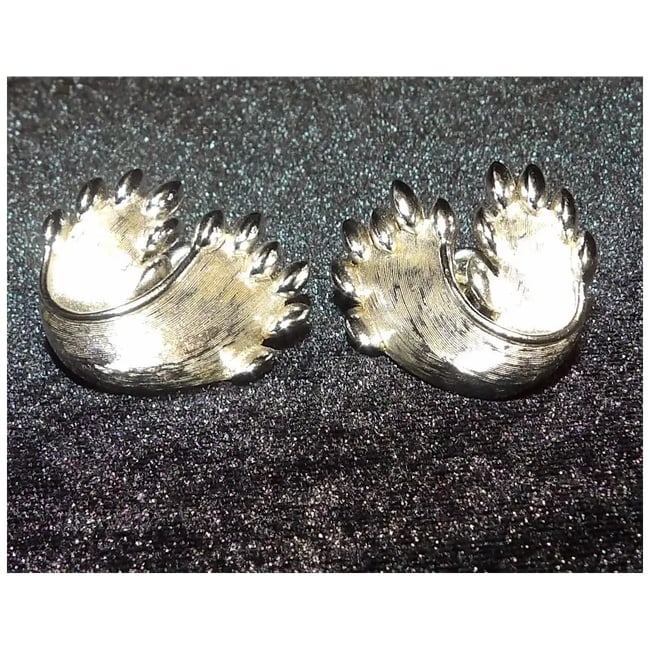 Vintage 1960's Crown Trifari Clip on Earrings- Silver Tone - 2