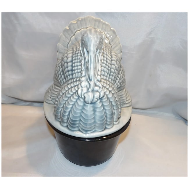 Turkey Covered Dish by Byron Molds 1975 - 4