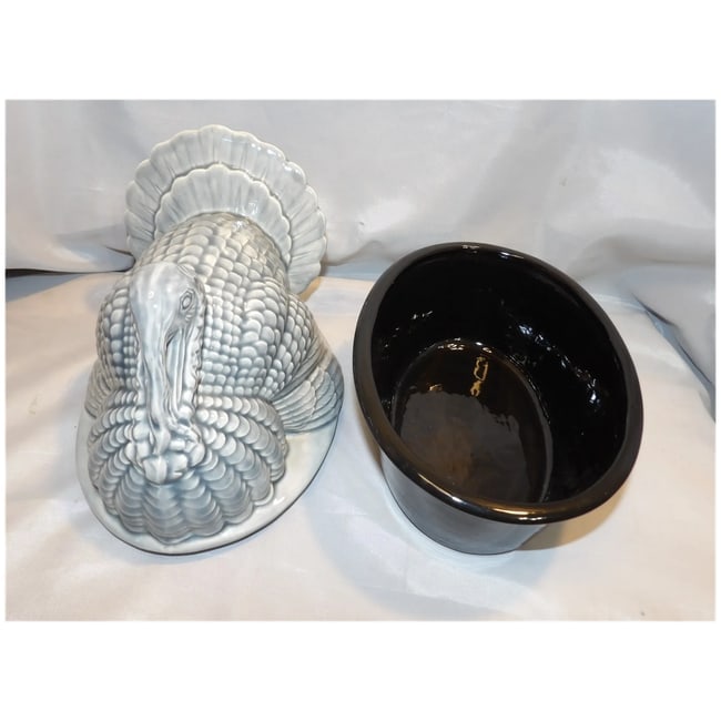 Turkey Covered Dish by Byron Molds 1975 - 7