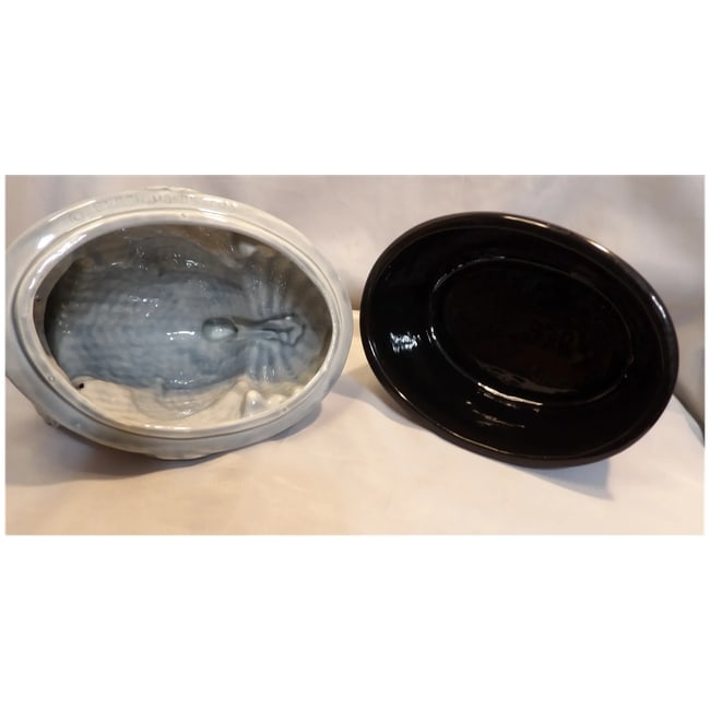 Turkey Covered Dish by Byron Molds 1975 - 9