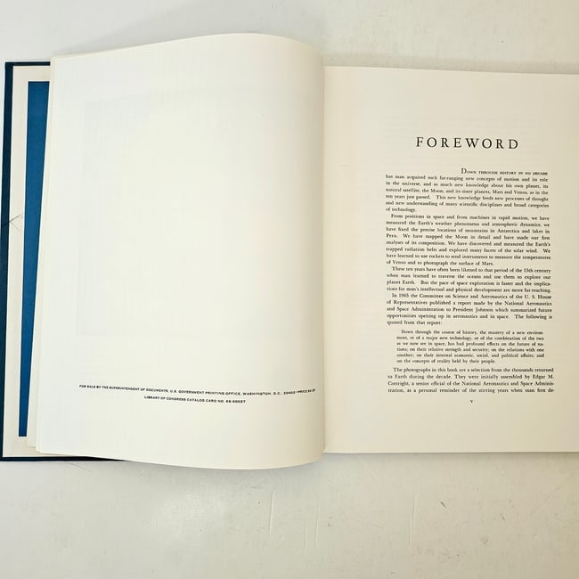 Exploring Space, The Atmosphere and the Moon Photography Books - 17