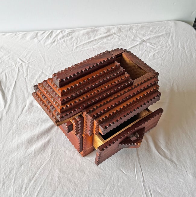 Historically Important Gus Wynn Slide Top Tramp Art Box - 5