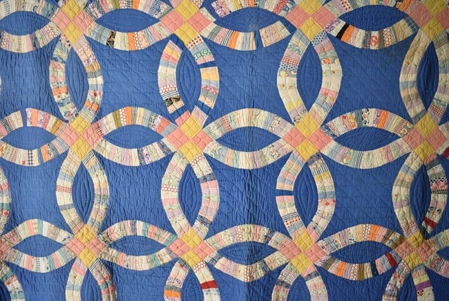 30's Double Wedding Ring Quilt, Blue Ground - 2