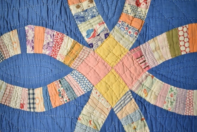 30's Double Wedding Ring Quilt, Blue Ground - 3