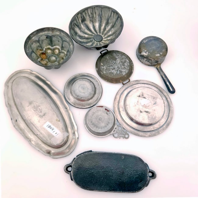 Miniature Dollhouse Tin Kitchen Stove and Pewter Cooking Ware Collection - 7