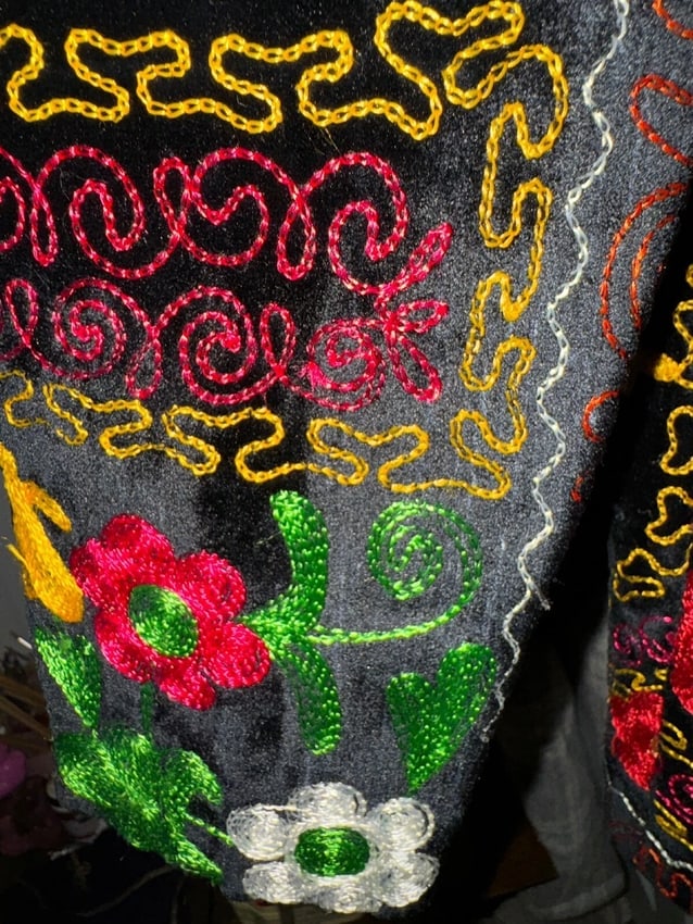 UZBEK AMAZING HANDMADE COLOURFUL EMBROIDERY ON VELVET - JACKET small - 7