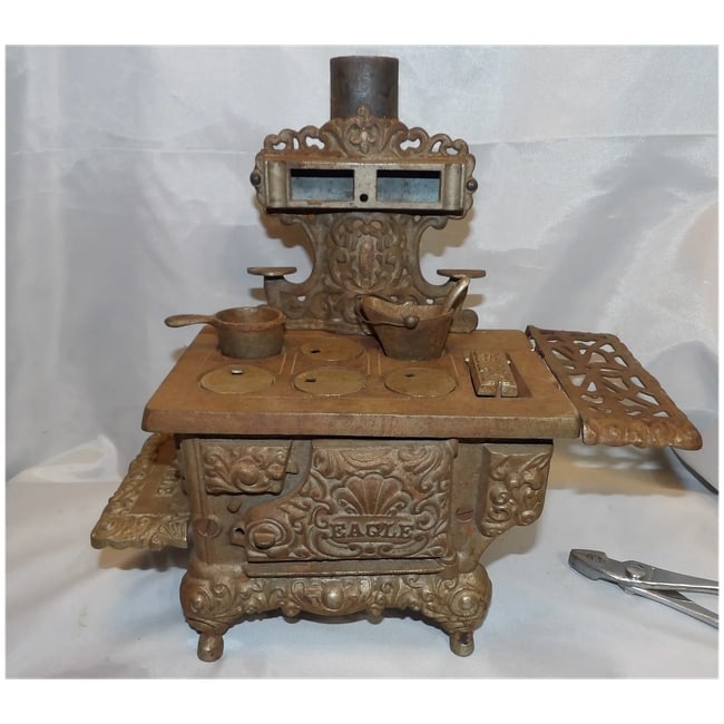 1890s Hubley Brand Eagle Toy Stove - 2