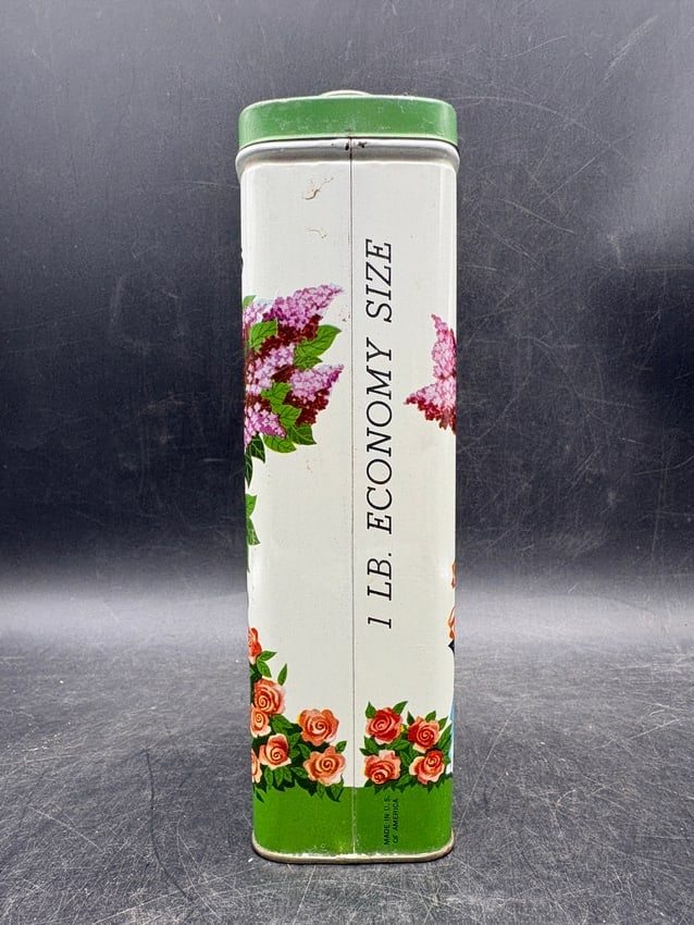 Lander Lilacs and Roses Talc Advertising Tin 16 oz Fifth Avenue New York - 3