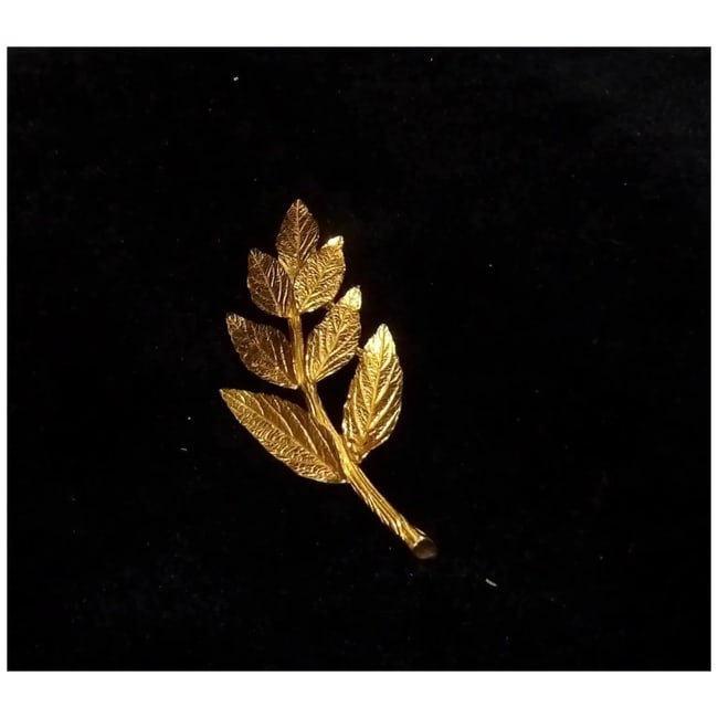 Trifari Gold Leaf Broach - 7