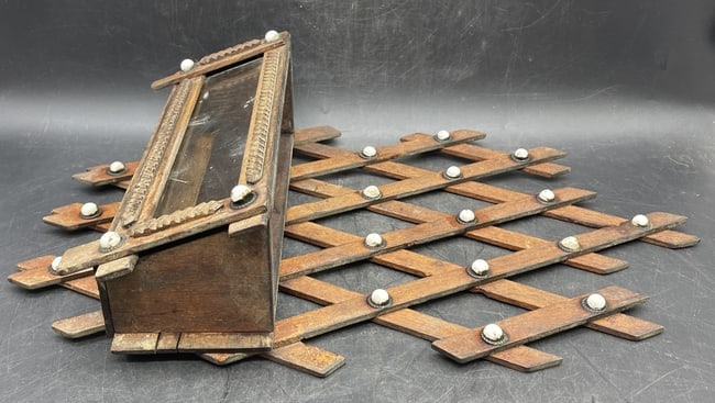 Vintage Wood Tramp Art Butler Wall Mount Rack Holder with Glass Front - 3