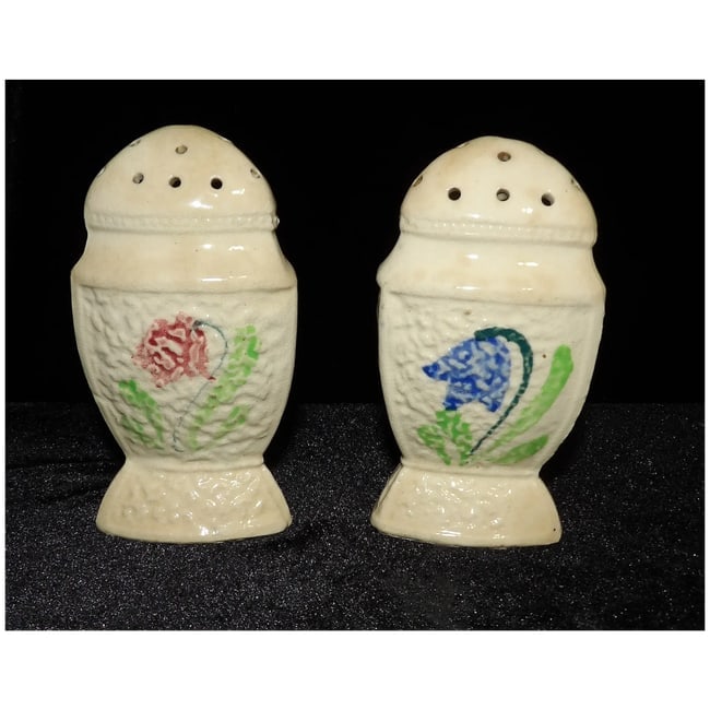 Vintage Made in Japan Triangular Shaped Range Top Salt and Pepper Shakers - 2
