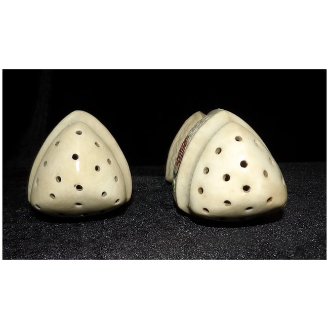 Vintage Made in Japan Triangular Shaped Range Top Salt and Pepper Shakers - 7