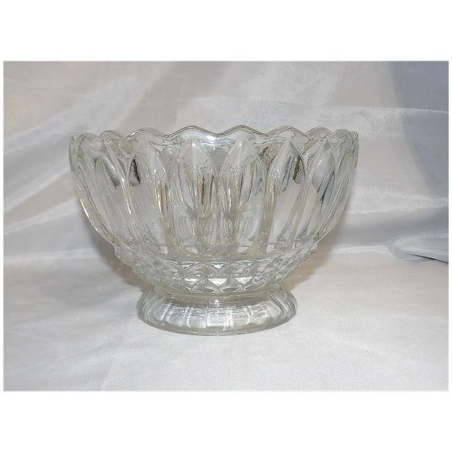 Vintage Indiana Glass 'Lotus Blossom' Bowl: Scalloped Edge, Diamond Detail - 2