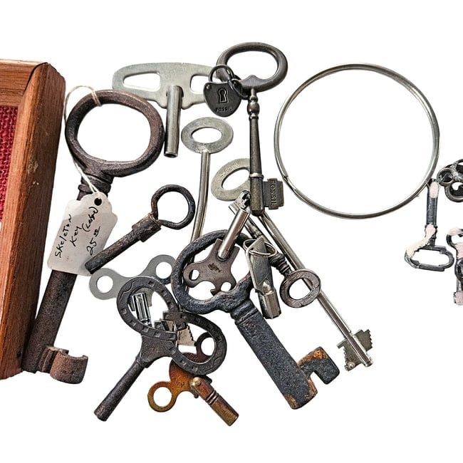 Large Collection of Vintage Skeleton, Automotive and Clock Winding Keys - 7