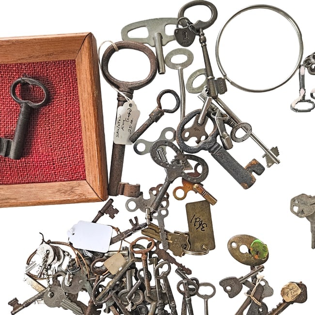 Large Collection of Vintage Skeleton, Automotive and Clock Winding Keys - 8