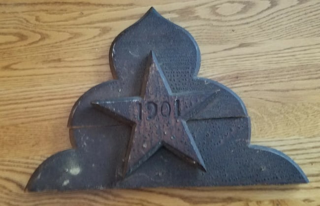 Folk art carving 1901 star crusty original surface: Great looking piece in excellent condition. Excellent surface. Approximately 9" tall. 13" wide. Shipping charges include insurance. BID WITH CONFIDENCE AS ALL ITEMS ARE GUARANTEED TO BE AS DESCRIBED O