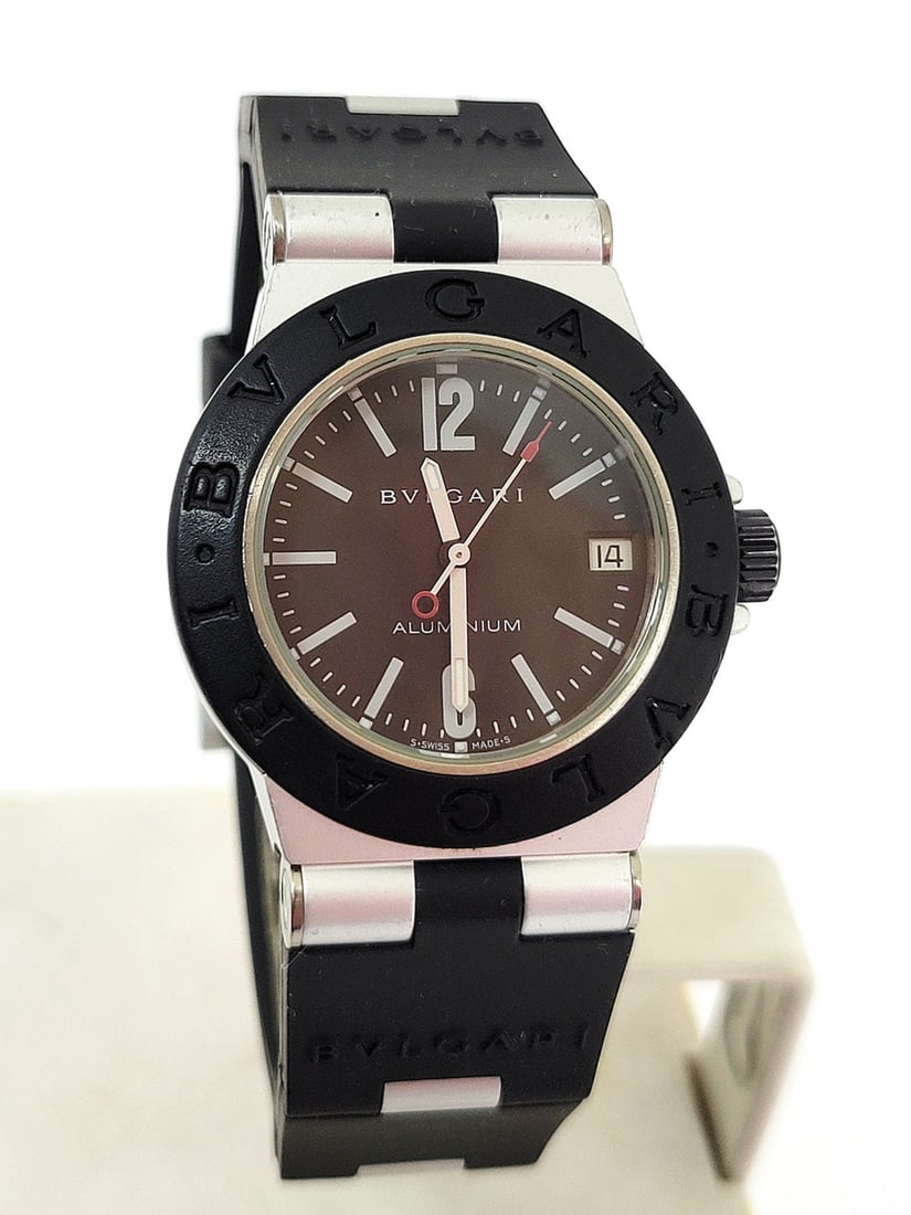 BVLGARI aluminum AL32TA Date Carbon black Dial Quartz Boy's Watch: BVLGARI aluminum AL32TA Date Carbon black Dial Quartz Boys' Watch? This Men's Bulgari watch is Swiss-made Great present for yourself or someone you love! * Aluminum case in matte finish * Back with ou