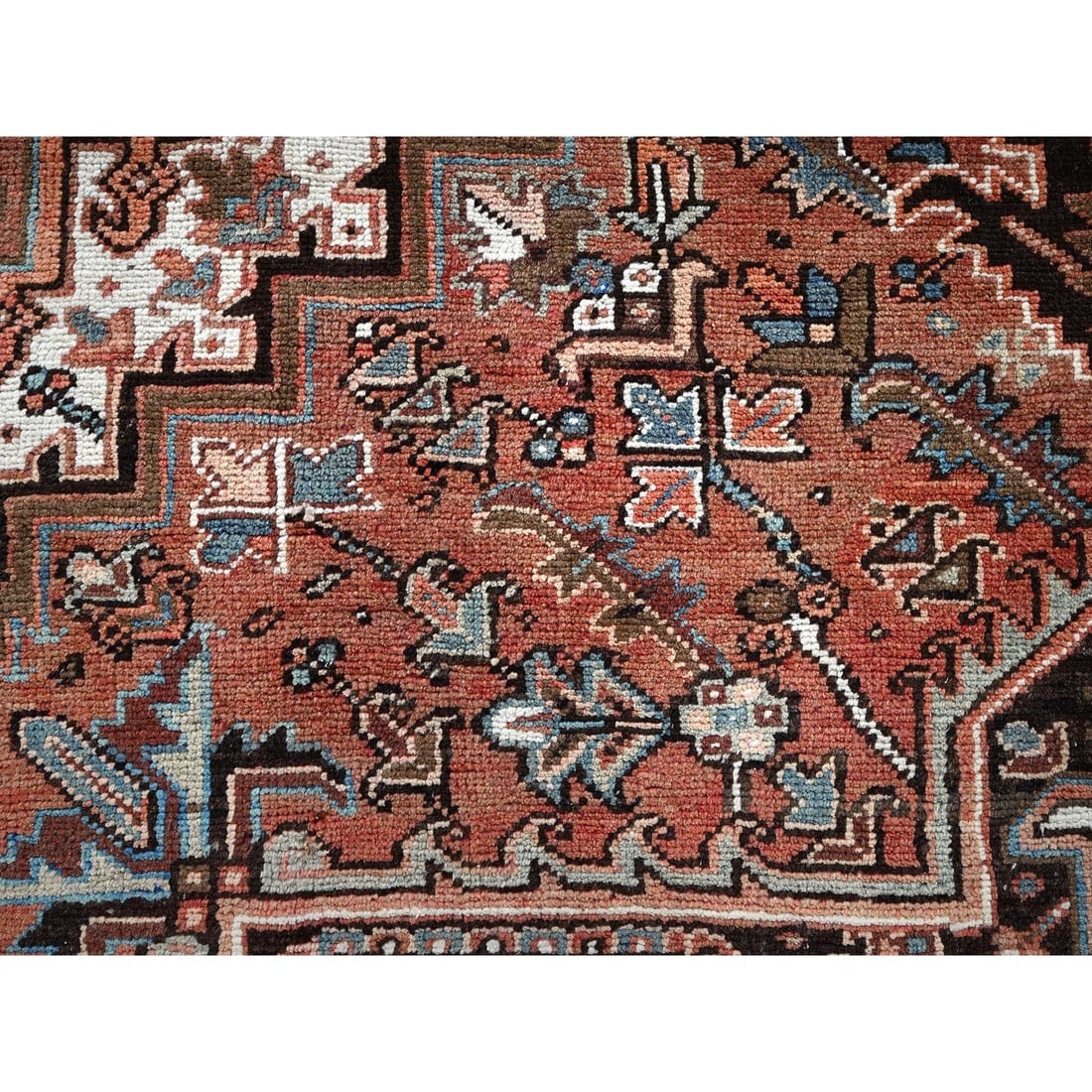 Red Vintage Persian Heriz with Medallion Design Hand Knotted Wool Rug - 7