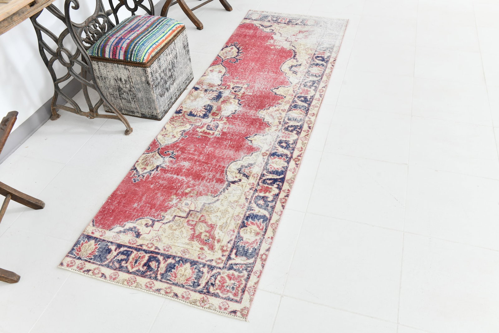 2'6'' x 7'11'' Vintage Wool Runner Rug - 23518 - 4