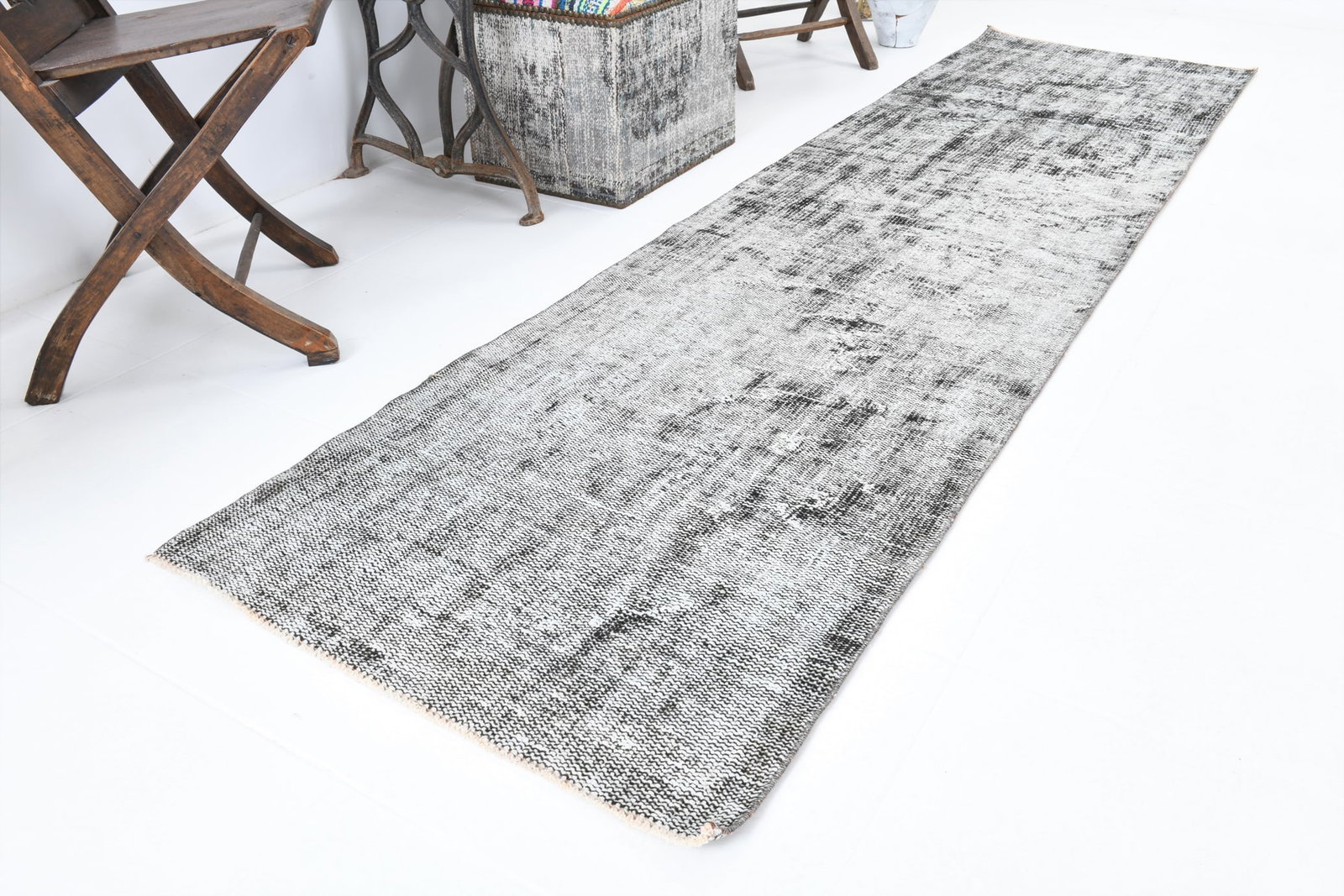 2'5'' x 9'3'' Handmade Vintage Wool Rug - 7074 - 8