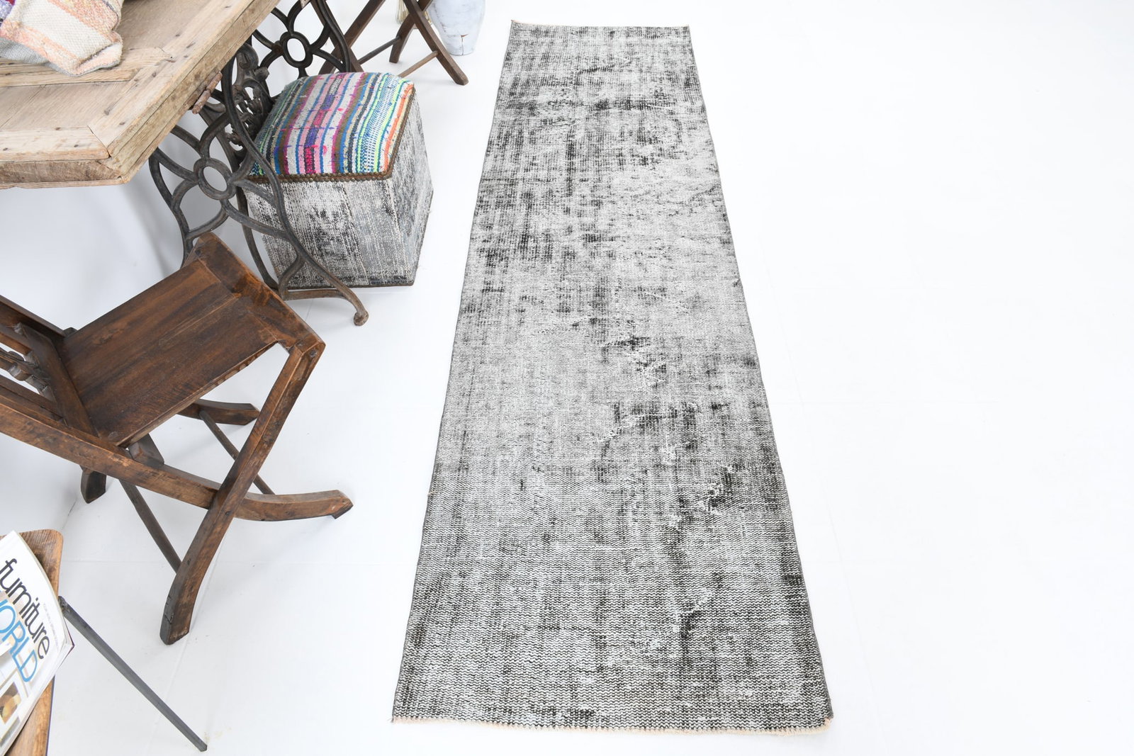 2'5'' x 9'3'' Handmade Vintage Wool Rug - 7074 - 9