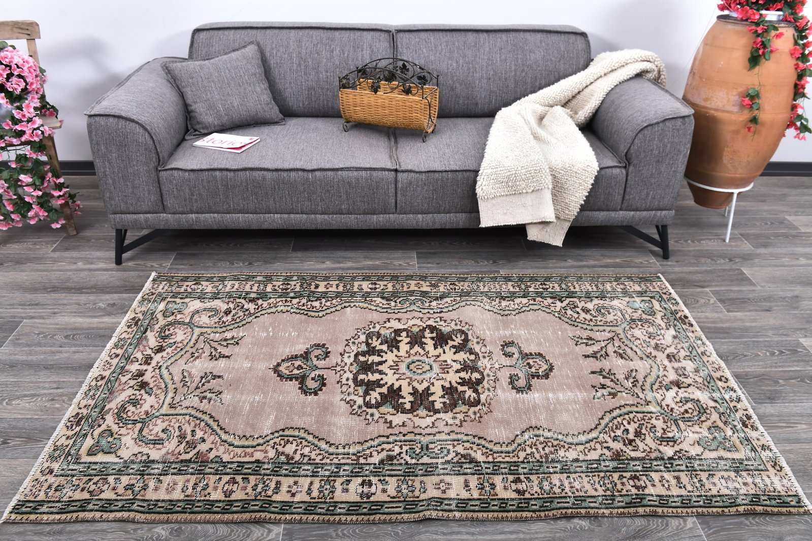 3'11'' x 6'6'' Handmade Vintage Wool Rug - 243933: Title: 3'11'' x 6'6'' Handmade Vintage Wool Rug - 243933 Description:3'11'' x 6'6'' Handmade Vintage Wool Rug - 243933 Origin:Turkiye Date/Period:1960-90 Materials:Wool,Cotton Dimension:3'11''x6'6'' f