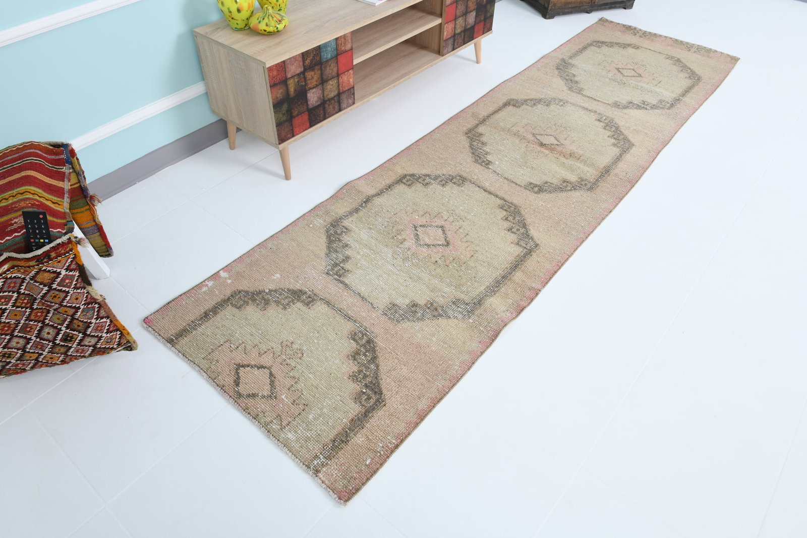 2'9'' x 10'4'' Handmade Vintage Wool Rug - 17981 - 4