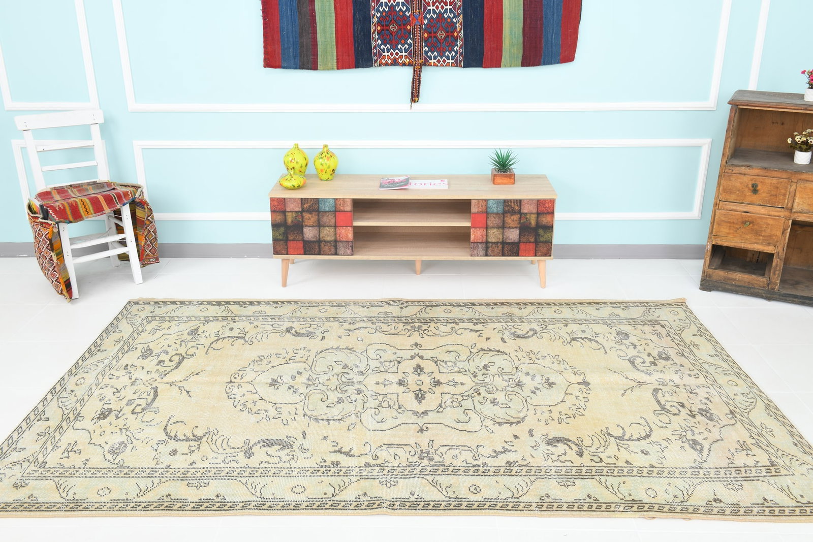 5'6'' x 9'1'' Decorative Vintage Rug - 1959 - 3