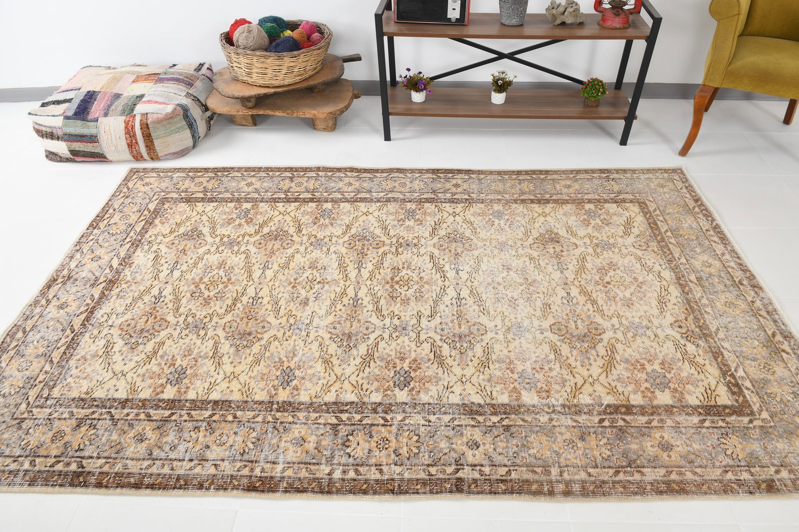5'2'' x 8'3'' Handmade Vintage Wool Rug - 5416 - 4
