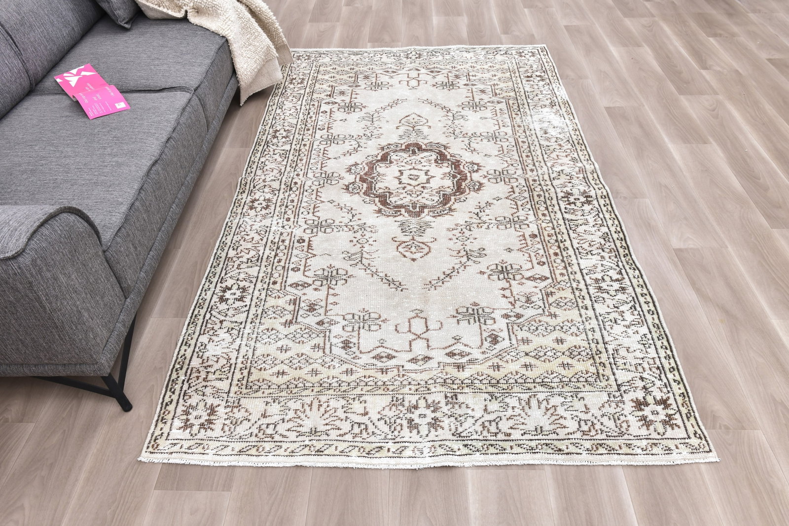 4'11'' x 8'2'' Handmade Vintage Wool Rug - 242310 - 3