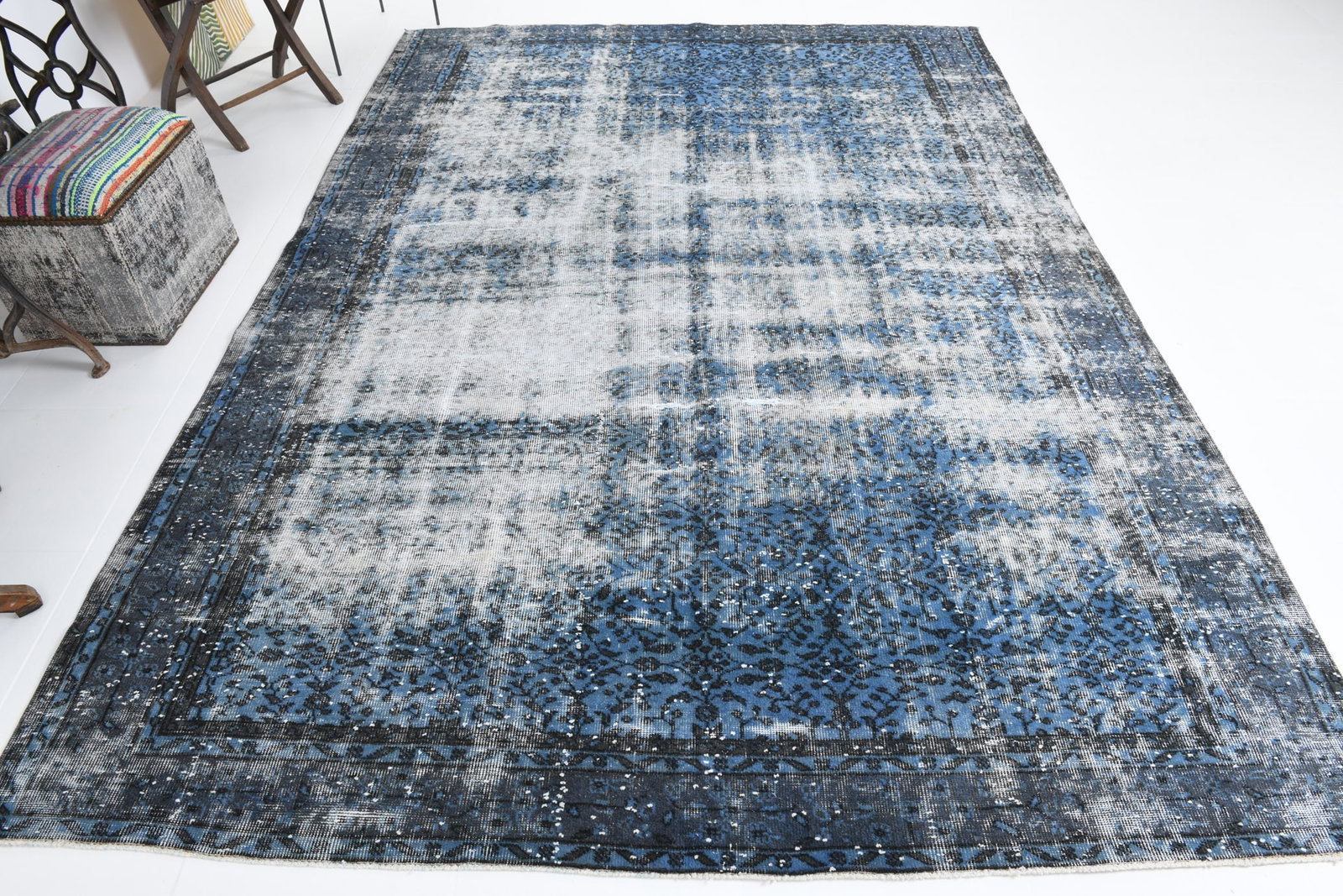 6'11'' x 10'2'' Handmade Vintage Wool Rug - 6594 - 5