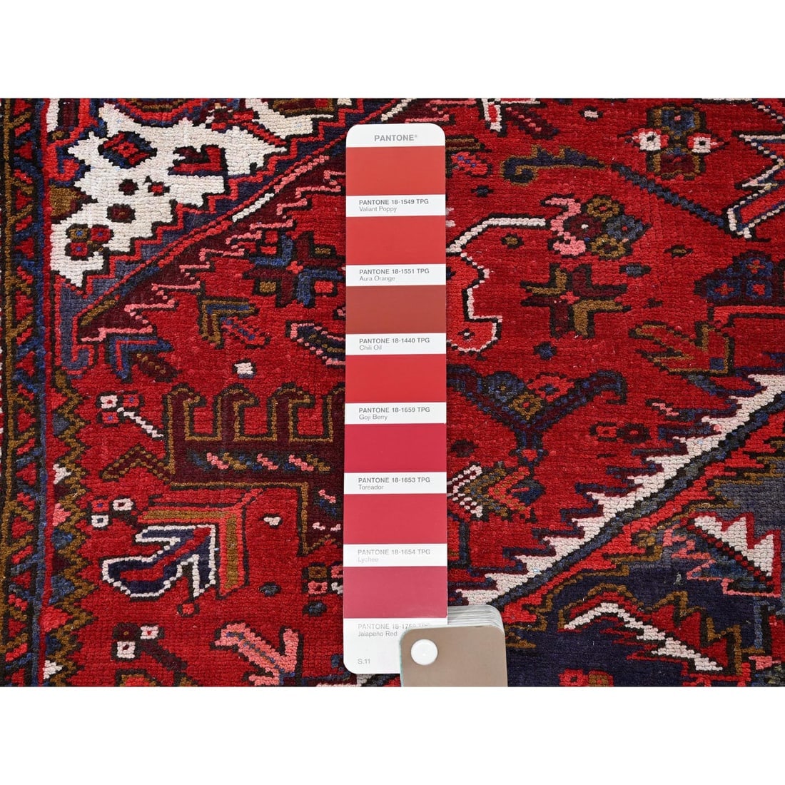 Red Vintage Persian Heriz with Medallion Design Hand Knotted Wool Rug - 7